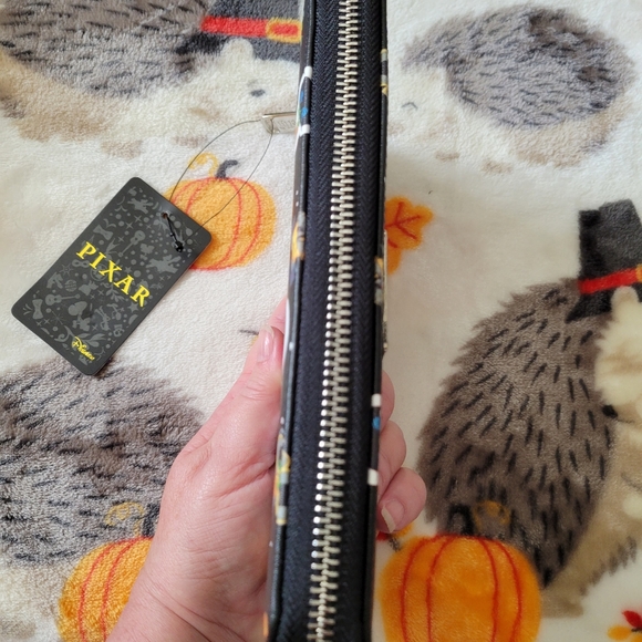 Loungefly Disney wallet - Picture 9 of 10